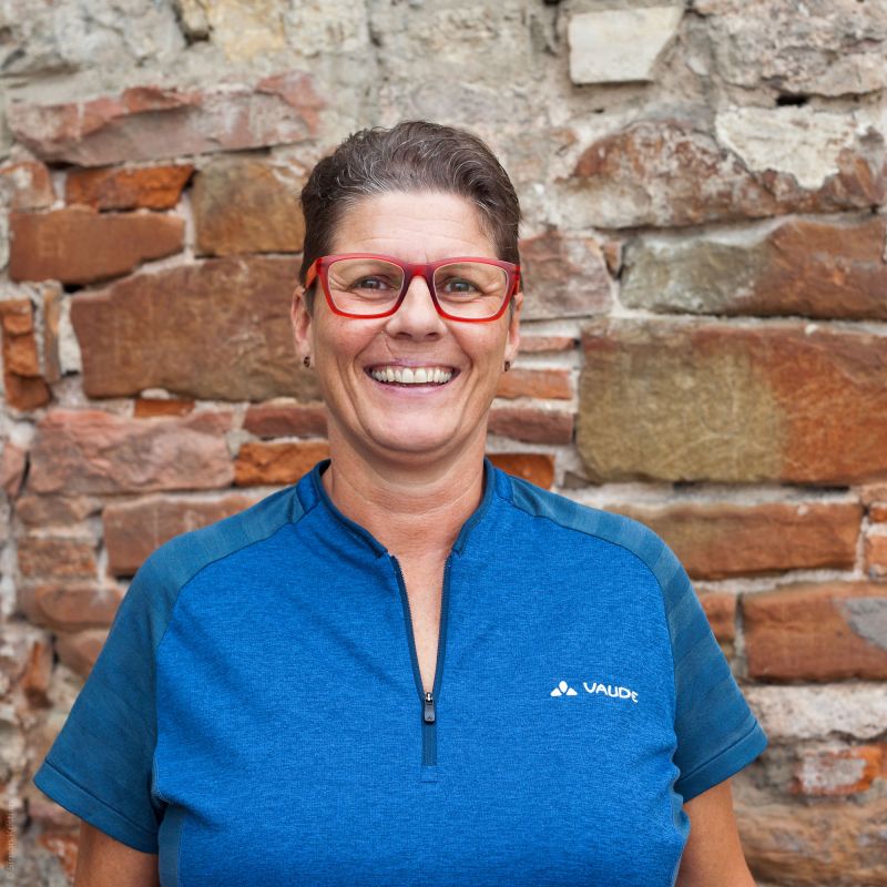 Frau Manuela Fessl